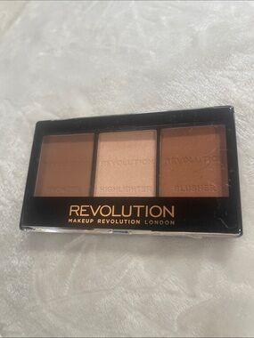 Revolution Face Palette — Brown & Champagne Bronzer, Highlighter, Blusher